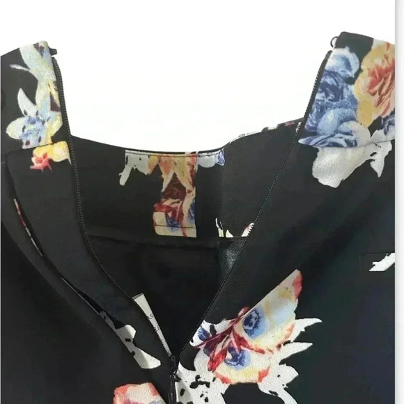 Express Women’s Size 6 Black Floral Preppy Pleated Mid Rise Mini Shorts Zip Up - Picture 5 of 9